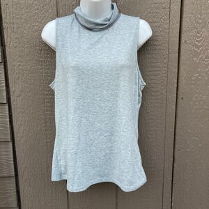 Athleta women’s size medium Industry Mock Neck Tank
Top Grey